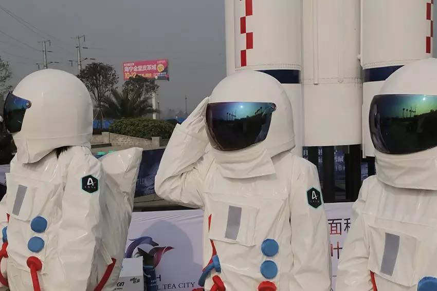 "嫦娥探月 圆梦太空"2016首次航天科普展在蓉开幕 (图2)