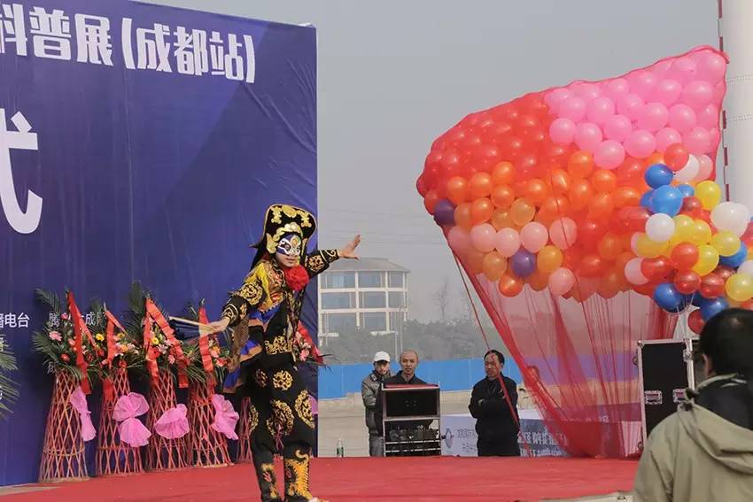 "嫦娥探月 圆梦太空"2016首次航天科普展在蓉开幕 (图5)